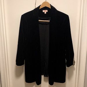 EVRI 2X Velvet Black Blazer